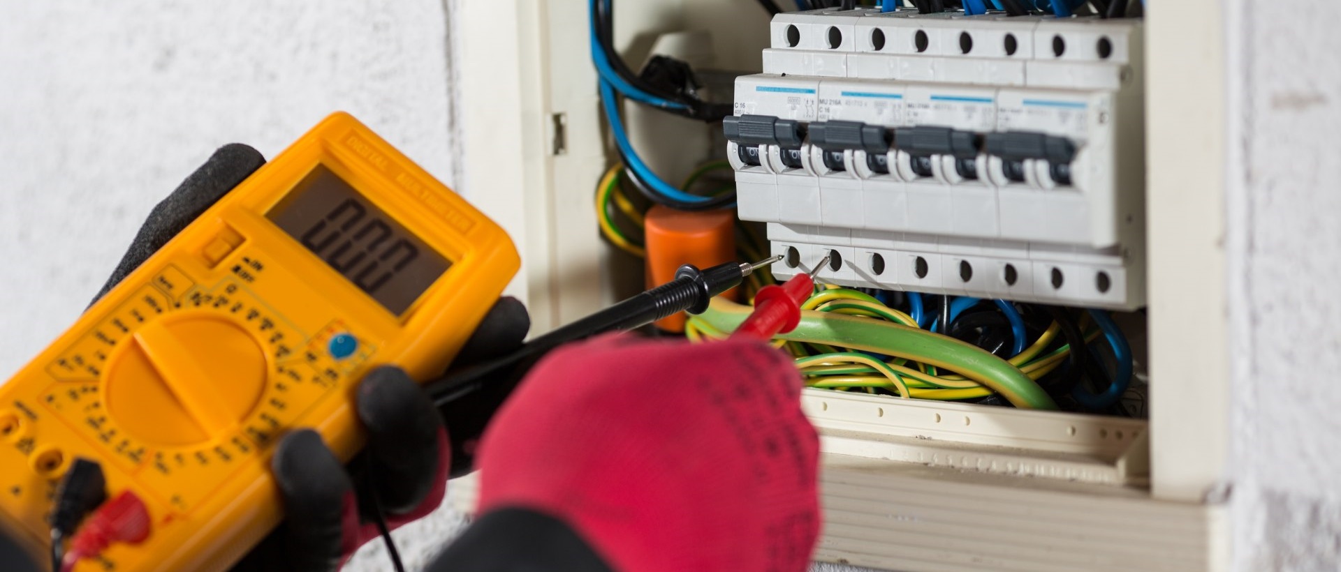 Electricians TW17